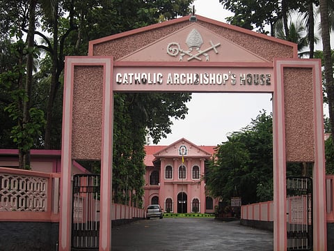 കോവിഡ് മൂലം മരിക്കുന്ന വിശ്വാസികളുടെ മൃതദേഹം ദഹിപ്പിക്കാമെന്ന് തൃശൂര്‍ അതിരൂപത