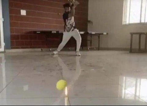 ഞെട്ടിക്കുന്ന കവര്‍ഡ്രൈവുമായി യുവാവ്; കോഹ്‌ലിയെ ഉള്‍പ്പെടെ വെല്ലുവിളിച്ച് ആരാധകര്‍