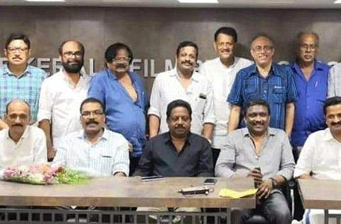 സിനിമയുടെ ചെലവ് കുറയ്ക്കണം; ആവശ്യമുന്നയിച്ച് വീണ്ടും നിർമാതാക്കൾ; അമ്മയ്ക്കും ഫെഫ്കയ്ക്കും കത്ത്