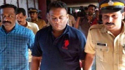 പ്രളയ ഫണ്ട് തട്ടിപ്പ്; മുഖ്യ പ്രതി വിഷ്ണു പ്രസാദിന്റെ സ്വത്ത് കണ്ടുകെട്ടി; അന്വേഷണവുമായി സഹകരിക്കുന്നില്ലെന്ന് പൊലീസ്