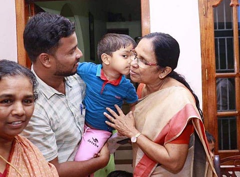 ഗസ്റ്റ് റോളില്‍ പോലും ഉണ്ടായിരുന്നില്ല മുല്ലപ്പള്ളി;  ശൈലജ ടീച്ചര്‍ കുടുംബാംഗത്തെപ്പോലെ കൂടെ നിന്നു : സജീഷ്