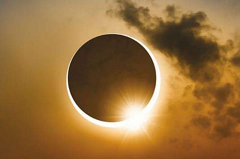 സൂര്യ ​ഗ്രഹണ ദിവസം വേണ്ടത് ജപം; പൂർണ ഫലം തരും ഈ മന്ത്രങ്ങൾ