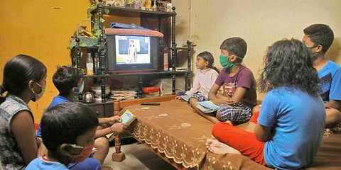 മൂന്നാം ഘട്ട ഓണ്‍ലൈന്‍ ക്ലാസുകള്‍ നാളെ മുതല്‍, കൂടുതല്‍ വിഷയങ്ങള്‍; കുട്ടികള്‍ക്ക് വര്‍ക്ക്ഷീറ്റുകള്‍ വീട്ടിലെത്തിച്ച് പഠനരീതി അടിമുടി പരിഷ്‌കരിക്കാനും ആലോചന