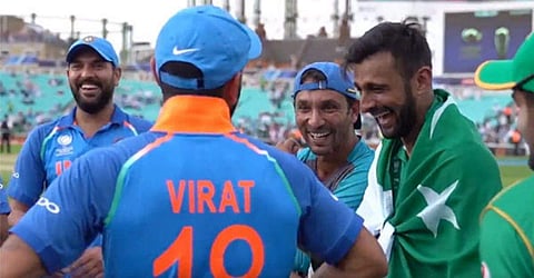 നിന്റെ ടീം അംഗങ്ങള്‍ ആഘോഷിക്കുകയാണ്, പോയി അവര്‍ക്കൊപ്പം ചേരൂ; 2017 ചാമ്പ്യന്‍സ് ട്രോഫിയിലെ നിമിഷത്തെ കുറിച്ച് മാലിക്