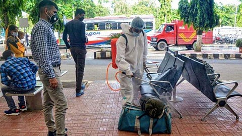 കോവിഡ് വ്യാപനം രൂക്ഷം : ഗുവാഹത്തിയില്‍ സമ്പൂര്‍ണ്ണ ലോക്ക്ഡൗണ്‍ ; നഗരങ്ങളില്‍ വാരാന്ത്യ അടച്ചിടലിനും തീരുമാനം