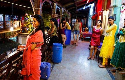 ഇടപാടുകാര്‍ക്ക് ഫോണ്‍ സെക്‌സും വീഡിയോ കോളും; കോവിഡ് കാലത്തെ ലൈംഗിക തൊഴില്‍ ഇങ്ങനെ