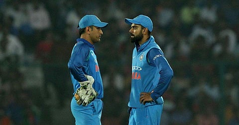 ധോനിക്കും കോഹ്‌ലിക്കും അത് ഓക്‌സിജനാണ്, നല്‍കരുത്; ക്ലര്‍ക്കിന്റെ വാദങ്ങള്‍ തള്ളി ഓസീസ് താരം 