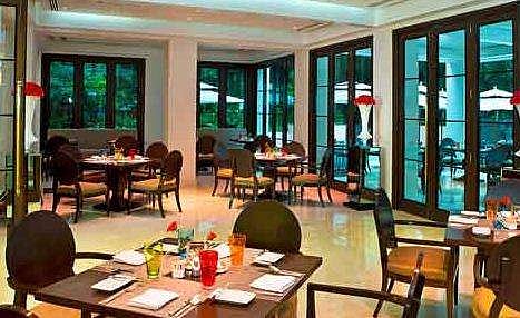 മാളുകളിൽ തിയേറ്ററും കുട്ടികൾക്കുള്ള കളി സ്ഥലങ്ങളും തുറക്കരുത്; ഹോട്ടലുകളിൽ പകുതി സീറ്റുകൾ മാത്രം; മാർ​ഗ നിർദ്ദേശങ്ങൾ ഇങ്ങനെ