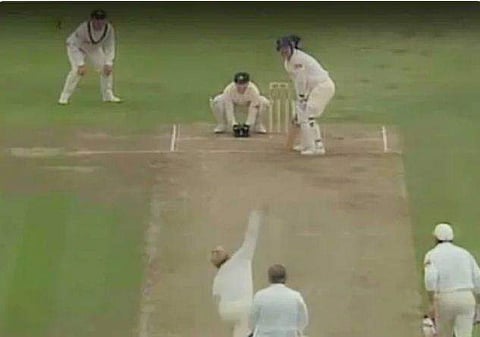 ലെഗ് സ്റ്റംപിന് പുറത്ത് പിച്ച് ചെയ്ത് ഓഫ് സ്റ്റംപ് ഇളക്കിയ അത്ഭുത ബോള്‍; നൂറ്റാണ്ടിന്റെ പന്ത് പിറന്നിട്ട് ഇന്നേക്ക് 27 വര്‍ഷം