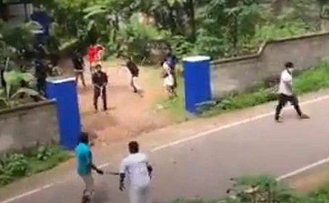 കെഎസ്‌യു നേതാവിന്റെ വീടിന് നേരെ ആക്രമണം; കോണ്‍ഗ്രസ് പ്രവര്‍ത്തകര്‍ കസ്റ്റഡിയില്‍, ഗ്രൂപ്പ് പോരെന്ന് പൊലീസ്