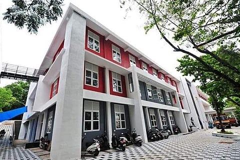 ഏഷ്യയിലെ ഏറ്റവും കൂടുതല്‍ പെണ്‍കുട്ടികള്‍ പഠിക്കുന്ന സ്‌കൂള്‍ ഇനി ഹൈടെക്ക്; ബഹുനില കെട്ടിടം ഉദ്ഘാടനം ചെയ്ത് മുഖ്യമന്ത്രി