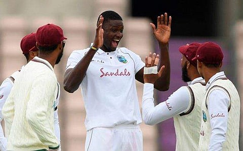 ഉമിനീരിന് പകരം ഉപയോഗിച്ചത് മുതുകിലെ വിയര്‍പ്പ്; സതാംപ്ടണിലെ ബൗളര്‍മാരുടെ തന്ത്രം