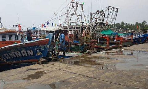 കോഴിക്കോട് ജില്ലയിലെ എല്ലാ ഹാർബറുകളും നിയന്ത്രിത മേഖല; പൊതുജനങ്ങൾക്ക് പ്രവേശനമില്ല