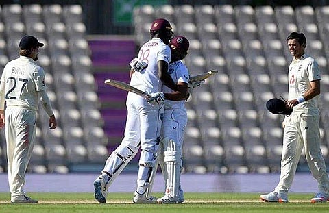 'കോവിഡ് ടെസ്റ്റ്' വിജയിച്ച് വിന്‍ഡീസ് ; ഇംഗ്ലണ്ടിനെ തകര്‍ത്തത് നാലു വിക്കറ്റിന് ; എറിഞ്ഞിട്ടത് ഗബ്രിയേല്‍