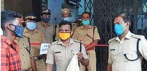 ഷൈജുവിനെ പൊലീസ് ആദരിക്കുന്നു