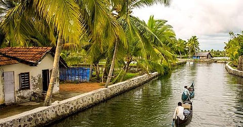 ആലപ്പുഴയിലും സാമൂഹിക വ്യാപന സാധ്യത, തീരപ്രദേശത്ത് പ്രത്യേക ശ്രദ്ധ നല്‍കണം; മുന്നറിയിപ്പുമായി വിദഗ്ധര്‍ 
