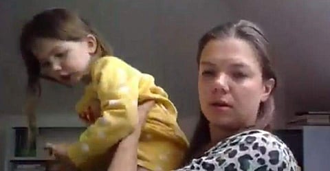 'മമ്മീ വാട്ട് ഈസ് ഹിസ് നെയിം'? ബിസ്‌ക്കറ്റ് എവിടെ!; ലോക്ക്ഡൗണ്‍ കാലത്തെ ചാനല്‍ ചര്‍ച്ചകളിലെ അപ്രതീക്ഷിത അതിഥികള്‍(വീഡിയോ)