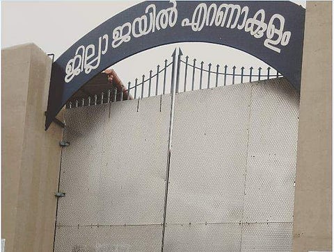 മാലിന്യം കളയാന്‍ പുറത്തിറക്കിയ മൂന്ന് സ്ത്രീ തടവുകാര്‍ ജയില്‍ചാടി ; പിടിയില്‍