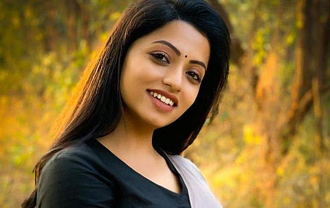 സീരിയൽ നടി നവ്യ സ്വാമിക്ക് കോവിഡ് സ്ഥിരീകരിച്ചു; പരമ്പരയുടെ ചിത്രീകരണം നിർത്തി; ആശങ്ക