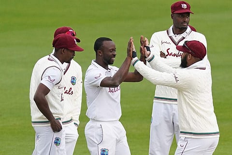 അവസാന അഞ്ച് വിക്കറ്റുകള്‍ വീണത് വെറും 45 റണ്‍സില്‍; ഇംഗ്ലണ്ട്- വിന്‍ഡീസ് രണ്ടാം ടെസ്റ്റ് ആവേശകരമായ അന്ത്യത്തിലേക്ക്