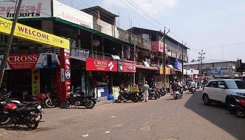 പാർക്കിങ് വിഭാ​ഗത്തിലുള്ള രണ്ട് പേർക്ക് കോവിഡ്; തിരൂർ ​ഗൾഫ് മാർക്കറ്റ് അടച്ചു