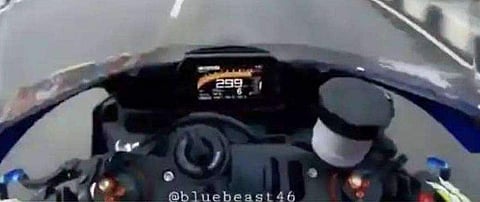 299 കിലോമീറ്റർ വേഗതയിൽ മരണപ്പാച്ചിൽ ; ഫ്ലൈഓവറിലെ 'അതിസാഹസികത' വൈറൽ ; ബൈക്ക് ഉടമ പിടിയില്‍