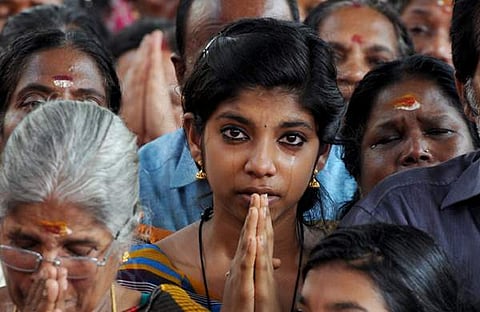 ക്ഷേത്രങ്ങളിൽ ഭക്തർക്ക് നാളെ മുതൽ പ്രവേശനം, വഴിപാടും നടത്താം ; ആറന്മുള വള്ളസദ്യ ഇല്ല
