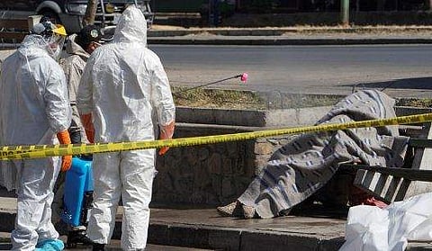 മനുഷ്യർ തെരുവിൽ മരിച്ചു വീഴുന്നു; കണ്ടെടുത്തത് 400ൽ അധികം മൃതദേഹങ്ങൾ; കോവിഡെന്ന് സംശയം