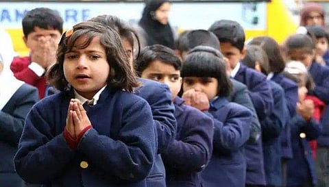 ഫീസ് വാങ്ങരുതെന്ന് സര്‍ക്കാര്‍ ഉത്തരവ് ; സ്വകാര്യ സ്‌കൂളുകള്‍ ഓണ്‍ലൈന്‍ ക്ലാസ്സുകള്‍ നിര്‍ത്തി