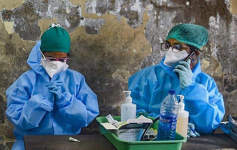 കോവിഡ് ബാധിതരാകുന്ന ആരോ​ഗ്യപ്രവർത്തകരിൽ അധികവും നഴ്സുമാർ; രോ​ഗബാധ കൂടുതൽ സർക്കാർ മേഖലയിലുള്ളവരിൽ