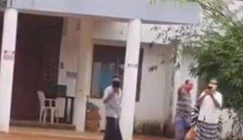 പഴത്തിനുളളില്‍ 'ലഹരി', ഭക്ഷണപ്പൊതികള്‍ക്ക് ഒപ്പം മദ്യക്കുപ്പികള്‍; കോവിഡ് കേന്ദ്രത്തില്‍ രോഗികളുടെ അഴിഞ്ഞാട്ടം, അസഭ്യവര്‍ഷം 