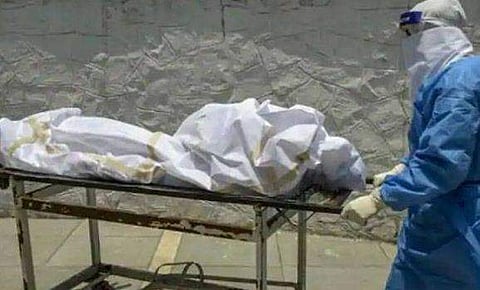 അര്‍ധരാത്രിയോടെ പ്രതിഷേധക്കാര്‍ പിരിഞ്ഞു, കോവിഡ് ബാധിതന്റെ മൃതദേഹം മുട്ടമ്പലത്ത് തന്നെ സംസ്‌കരിച്ചു; ബിജെപി കൗണ്‍സിലര്‍ക്കും 50 പേര്‍ക്കുമെതിരെ കേസ് 