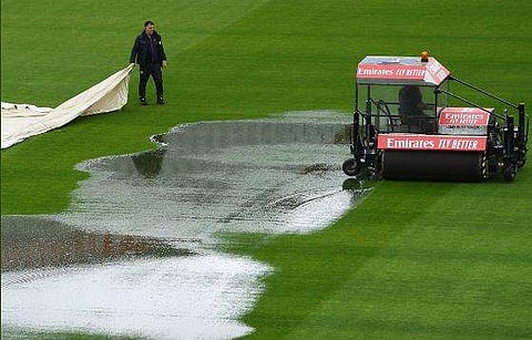 ഇം​ഗ്ലണ്ടിനും ജയത്തിനുമിടയിൽ വില്ലനാകുമോ? ഒരു പന്ത് പോലും എറിഞ്ഞില്ല; നാലാം ദിനം മഴയ്ക്ക് സ്വന്തം