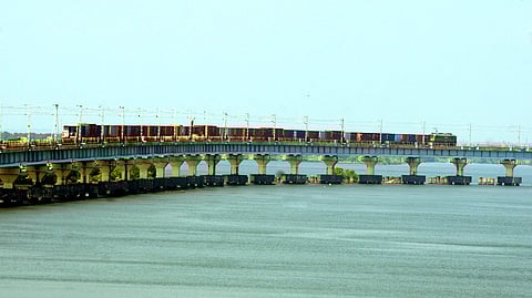 കണ്‍സള്‍ട്ടന്‍സി എന്ന പേരില്‍ ഇവര്‍ ചെയ്യുന്നതെന്താണ്? കരാറുകള്‍ വിവാദമാകുമ്പോള്‍ 