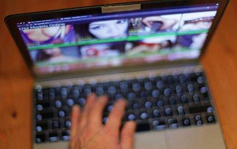 കോളജ് വി​ദ്യാർത്ഥികളുടേയും അധ്യാപികമാരുടേയും ചിത്രങ്ങൾ അശ്ലീല സൈറ്റുകളിൽ വൻതോതിൽ പ്രചരിക്കുന്നു