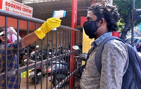 കേരളത്തിന്റെ കോവിഡ് പോരാട്ടത്തിന് ആറുമാസം, അടുത്ത മൂന്നാഴ്ച നിർണായകം ; സെപ്തംബറിൽ 75,000 രോ​ഗികൾ വരെയാകാമെന്ന് വിലയിരുത്തൽ