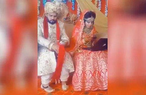 കല്ല്യാണദിവസവും വർക്ക് ഫ്രം ഹോമിന് ഇളവില്ല! വിവാഹവേദിയിൽ ലാപ്ടോപ്പുമായി നവവധു, വൈറലായി വിഡിയോ