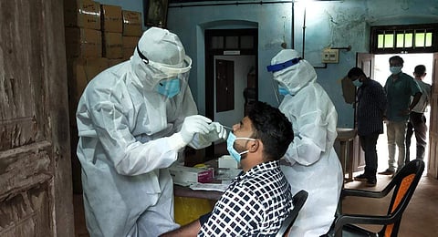 തിരുവനന്തപുരം തേക്കുമൂട്, കുണ്ടുകുഴി ബണ്ട് കോളനിയില്‍ 20പേര്‍ക്ക് കോവിഡ്; 108 ആംബുലന്‍സ് ജീവനക്കാര്‍ക്ക് പരിശോധന