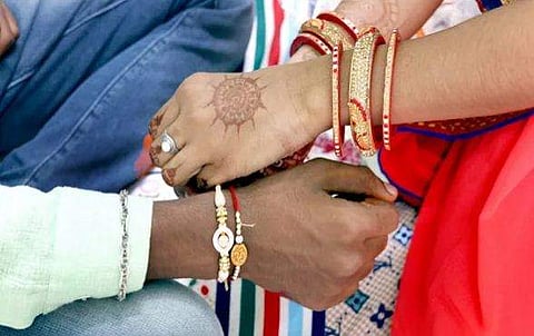 മൂത്തസഹോദരന്റെ വിവാഹ മോചനത്തിന് കാരണം സഹോദരി;  വിവാഹം നടക്കില്ലെന്ന് ഇളയ സഹോദരന് ഭയം; യുവതിയെ കുത്തിക്കൊന്ന് ആഭരണം കവര്‍ന്നു