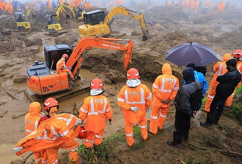 നാലു മൃതദേഹങ്ങള്‍ കൂടി കണ്ടെടുത്തു ; പെട്ടിമുടി ദുരന്തത്തില്‍ മരണം 47 ആയി 