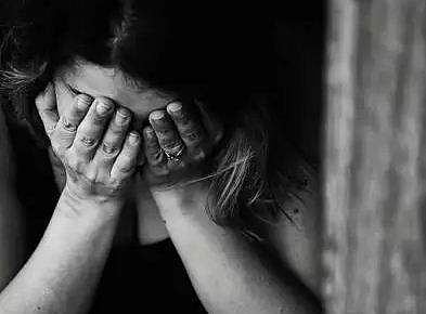 അമ്മയ്ക്ക് ചായ ഉണ്ടാക്കി നല്‍കിയില്ല; 23കാരിയുടെ സ്വകാര്യഭാഗത്ത് ഭര്‍ത്താവ് മുളക് പൊടി വിതറി