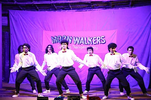 മൂൺവാക്കേഴ്സിന്റെ പ്രകടനം