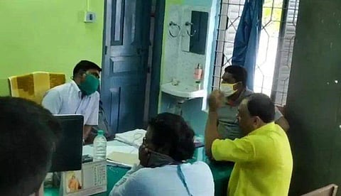 'ഇത് നിന്റെ അച്ഛന്റെ സ്വത്തല്ല'; സര്‍ക്കാര്‍ ഉദ്യോഗസ്ഥനെ ഭീഷണിപ്പെടുത്തി പാര്‍ട്ടി നേതാവ്