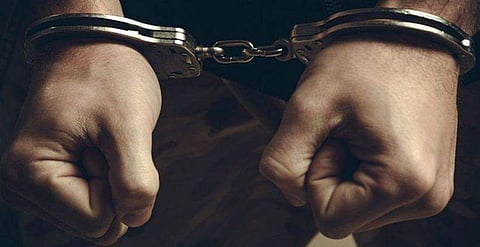 'അവിഹിതബന്ധ'ത്തിന് തടസ്സം ; ഭര്‍ത്താവിനെ ക്വട്ടേഷന്‍ സംഘത്തിന്റെ സഹായത്തോടെ കൊലപ്പെടുത്താന്‍ ശ്രമം ; ഭാര്യ ഉള്‍പ്പെടെ മൂന്നുപേര്‍ പിടിയില്‍