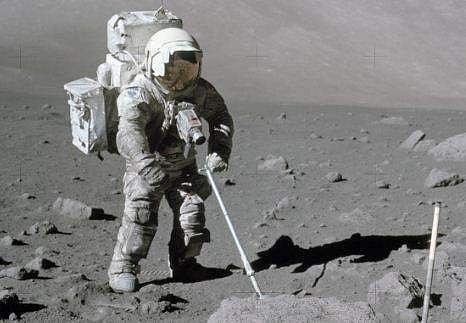 ഭാവിയിൽ മനുഷ്യൻ വീട് വച്ച് താമസിക്കുക ചന്ദ്രനിൽ! യൂറിയ ചേർത്ത് കെട്ടിട നിർമാണം; ശ്രമവുമായി ഇന്ത്യൻ ​ഗവേഷകർ