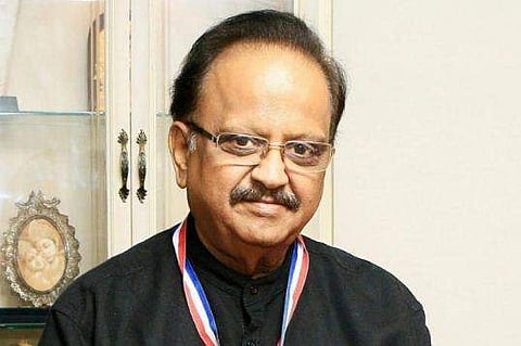 എസ് പി ബാലസുബ്രഹ്മണ്യത്തിന്റെ ആരോ​ഗ്യനിലയിൽ പുരോ​ഗതി; ആളുകളെ തിരിച്ചറിയുന്നുണ്ടെന്ന് മകൻ