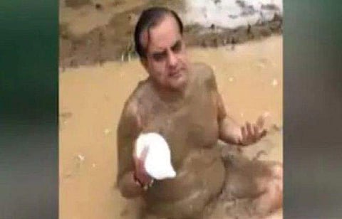 അര്‍ധനഗ്നനായി ചെളിയിലിരുന്ന് ശംഖ് ഊതൂ; കോവിഡ് പറപറക്കും; ബിജെപി എംപി