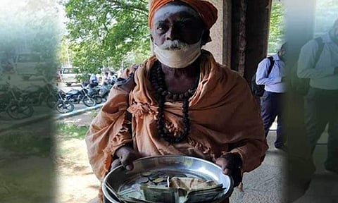 മുഖ്യമന്ത്രിയുടെ കോവിഡ് ദുരിതാശ്വാസനിധിയിലേക്ക് ഈ യാചകന്‍ നല്‍കിയത് 90,000 രൂപ; ആദരിച്ച് ജില്ലാ കലക്ടര്‍