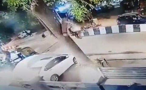 ഐസ്‌ക്രീം കഴിക്കുന്നതിനിടെ വളര്‍ത്തുനായ ദേഹത്തേയ്ക്ക് ചാടി; ബിഎംഡബ്ല്യൂ കാര്‍ ഇടിച്ച് നാലുപേര്‍ക്ക് ഗുരുതര പരിക്ക്, ഫാഷന്‍ ഡിസൈനര്‍ അറസ്റ്റില്‍ (വീഡിയോ) 