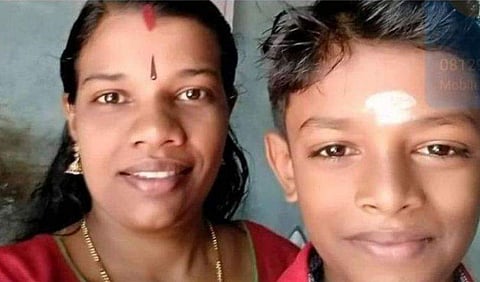 ആലപ്പുഴയിൽ മകനെ കൊലപ്പെടുത്തിയ ശേഷം ​ഗർഭിണിയായ അമ്മ ജീവനൊടുക്കി; കടബാധ്യത മൂലമെന്ന് ആത്മഹത്യാ കുറിപ്പ് 